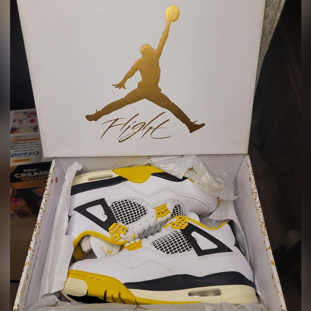 Air Jordan 4 Retro 'Vivid Sulfur' (2024) AQ9129-101. Womens Size 8
